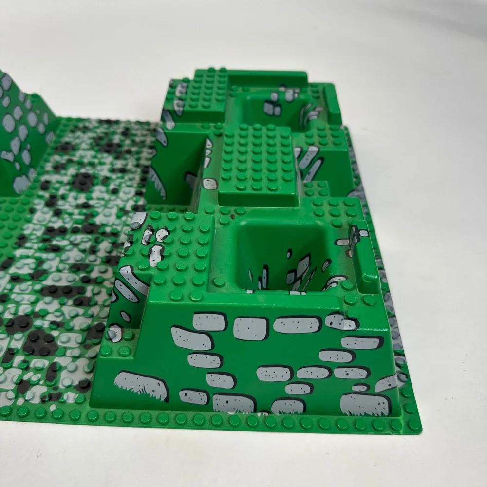 LEGO 3D Raised Baseplate 32x48 Green Castle Stone Road Double Crater 30271px2
